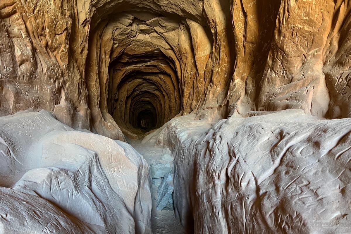 Tunnel unter Highway 89